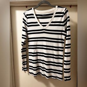 Merona Striped Black and white v neck long sleeve top size Large